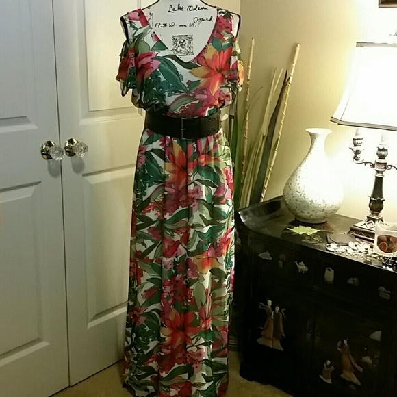 Beautiful Floral maxi dress - Picture 1 of 5